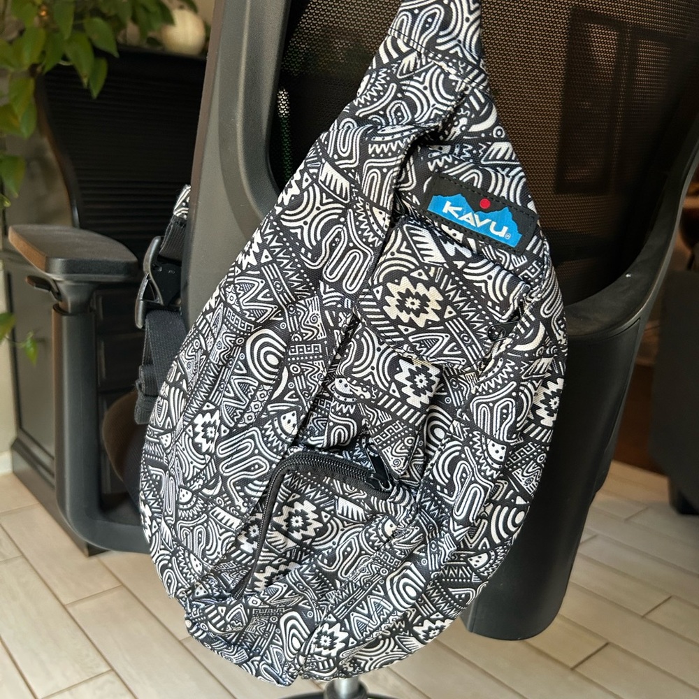 Kavu Monochrome Patterned Sling Bag